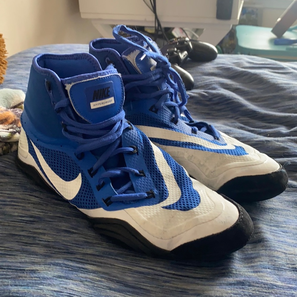 nike hypersweeps size:10.5